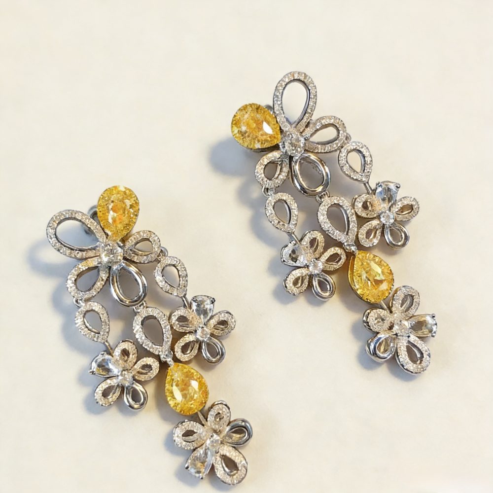 Yellow diamond flower-shaped earrings